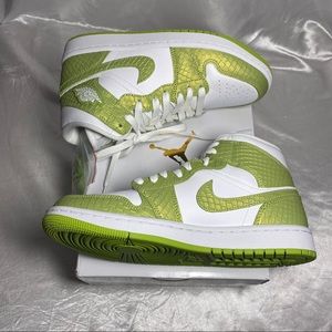 Sz. 7.5W - Jordan 1 Mid Green Python